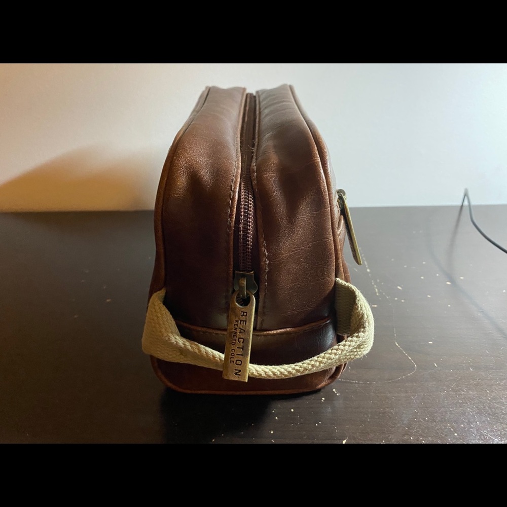 Kennth Cole - Picture 2 of 5